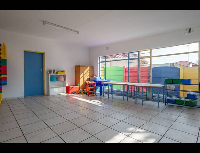 600M² BUILDING FOR SALE IN HURLYVALE